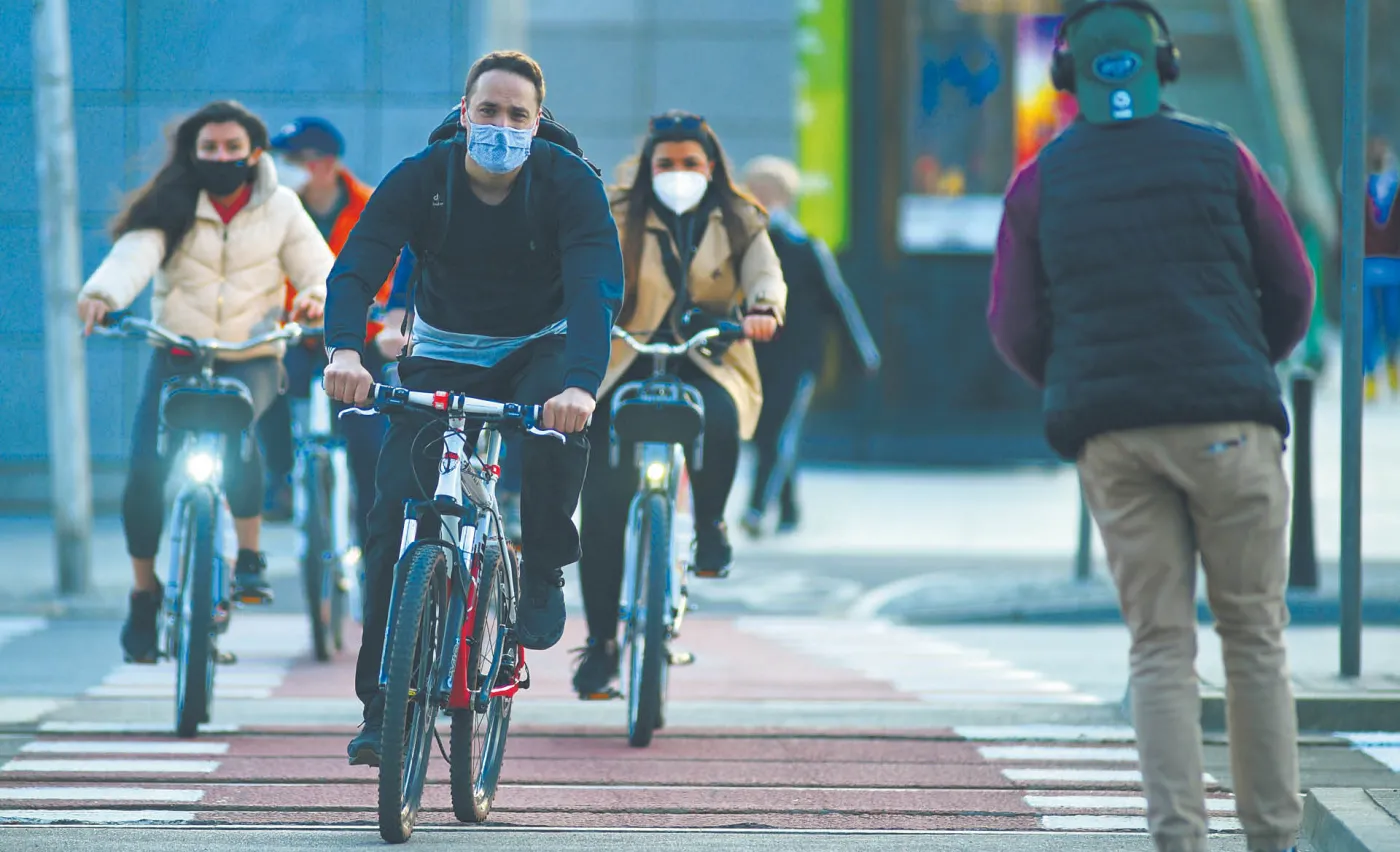 Maseczki na zewnątrz? Niby dlaczego