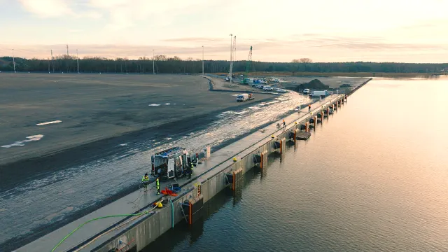 Budowa terminala w Świnoujściu. Co ze skargami ekologów? Jest decyzja