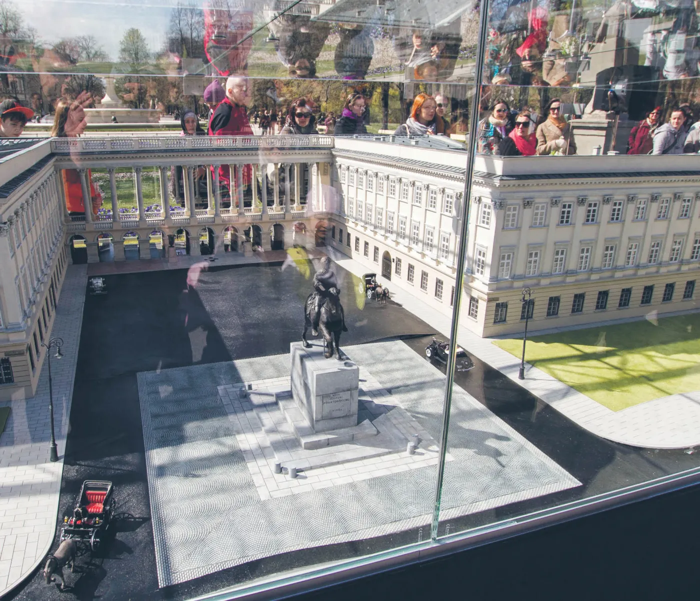 Platforma chce sama meblować Warszawę