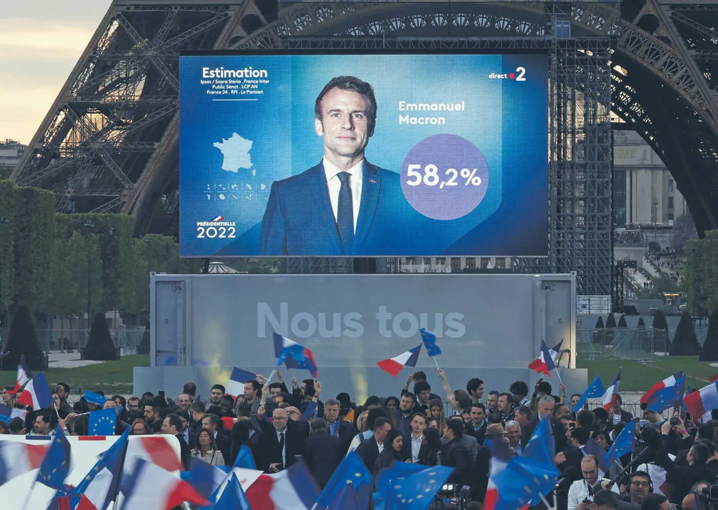 Macron bez wątpliwości, Le Pen i tak zadowolona