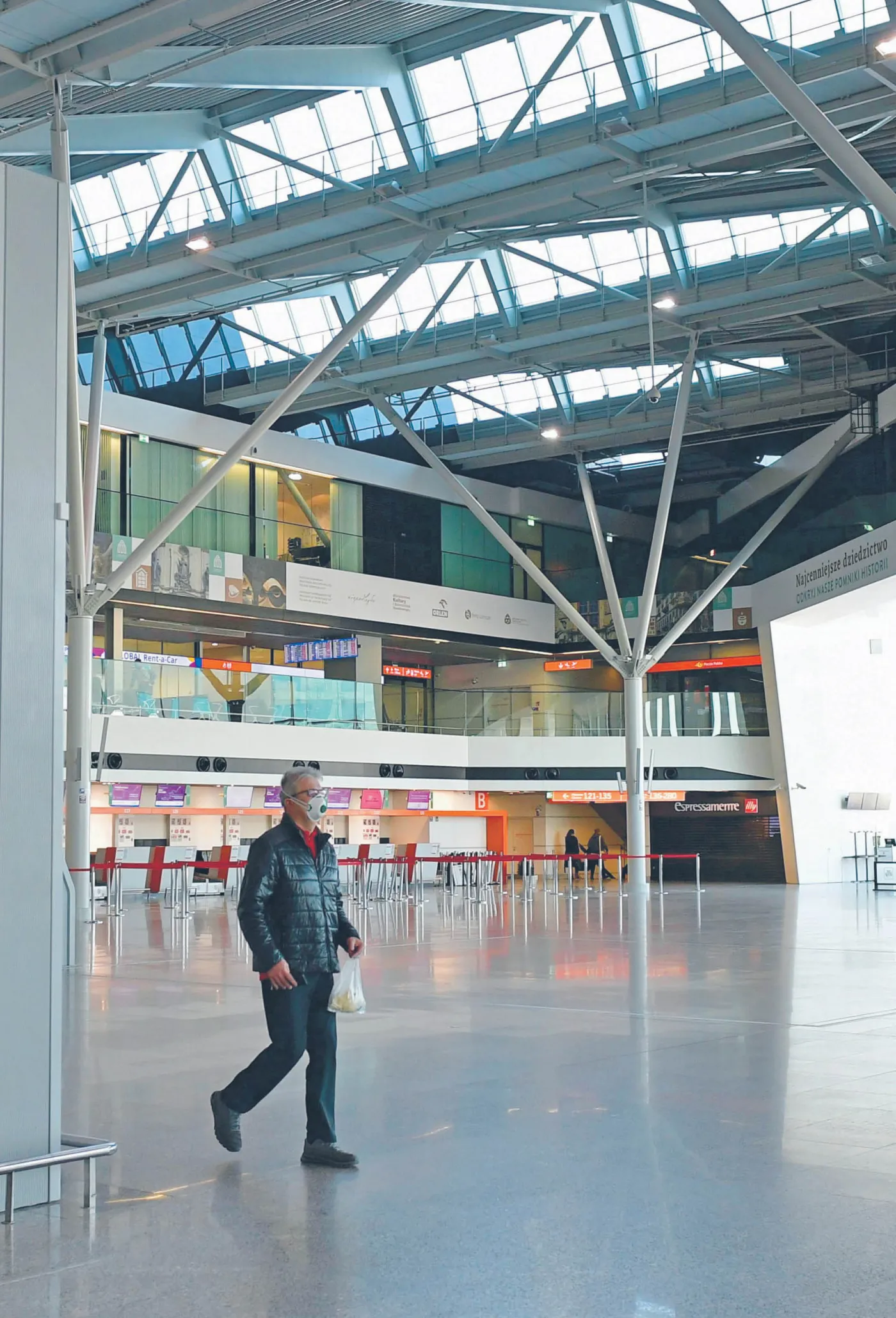 Proszę wyjrzeć przez okno i się nie wychylać