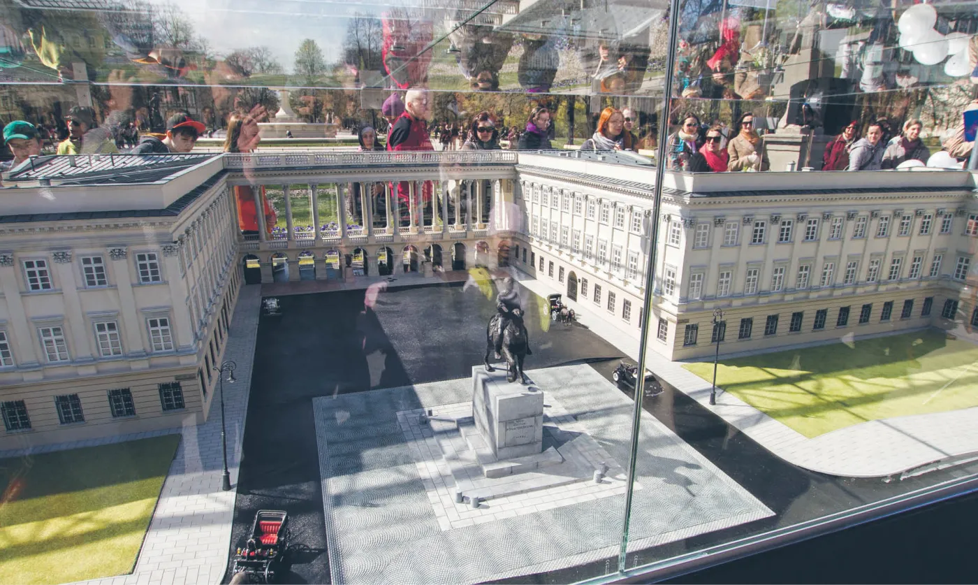 Marszałkowi pałac, prezydentowi ratusz