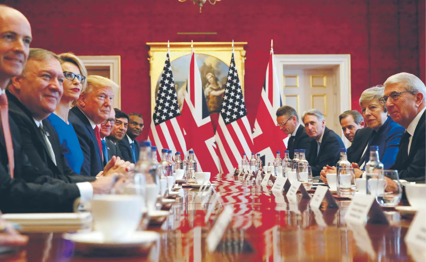 Donald Trump popiera twardy brexit