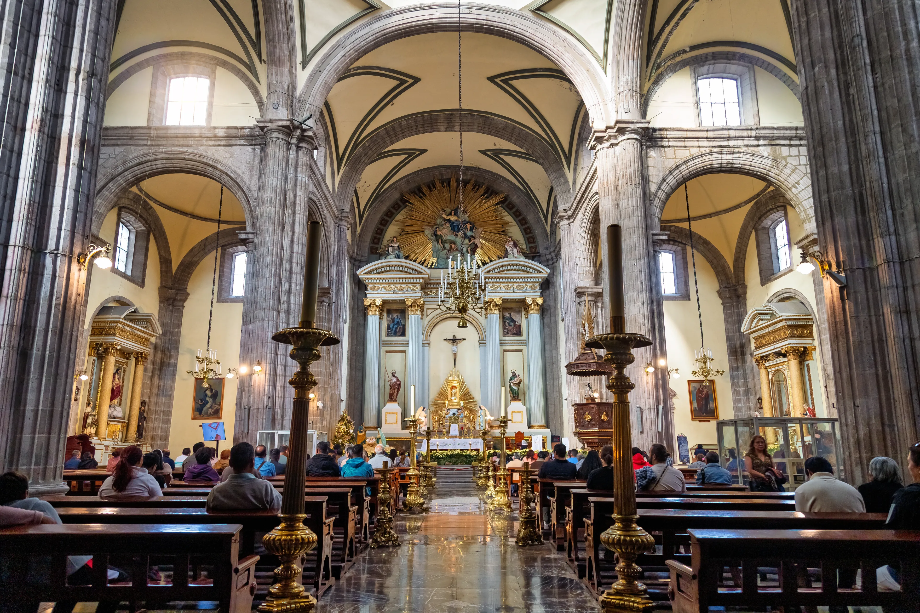 Większość biskupów w Polsce wydała warunkową dyspensę na piątek 1 maja