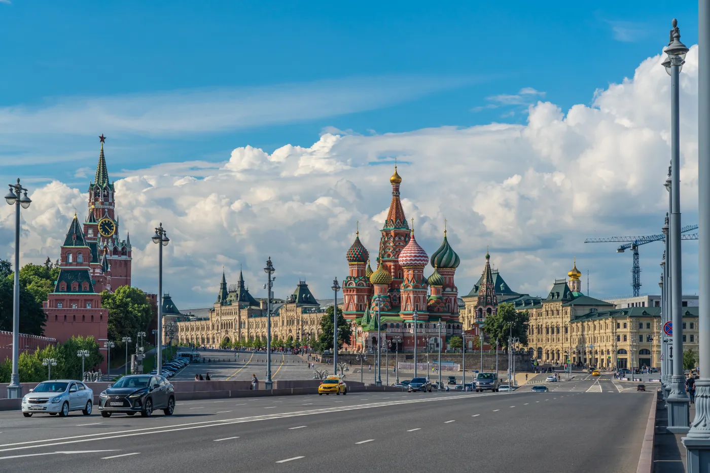 Rosyjskie elity uciekają od Putina. Coraz więcej sygnałów pęknięcia systemu