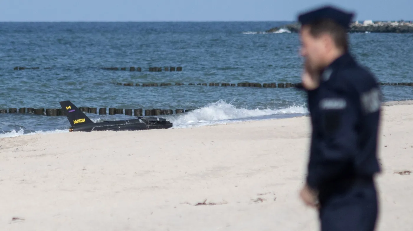 14.09.2026 Jarosławiec Nieznany dron wojskowy znaleziony na plaży w okolicy Jarosławca