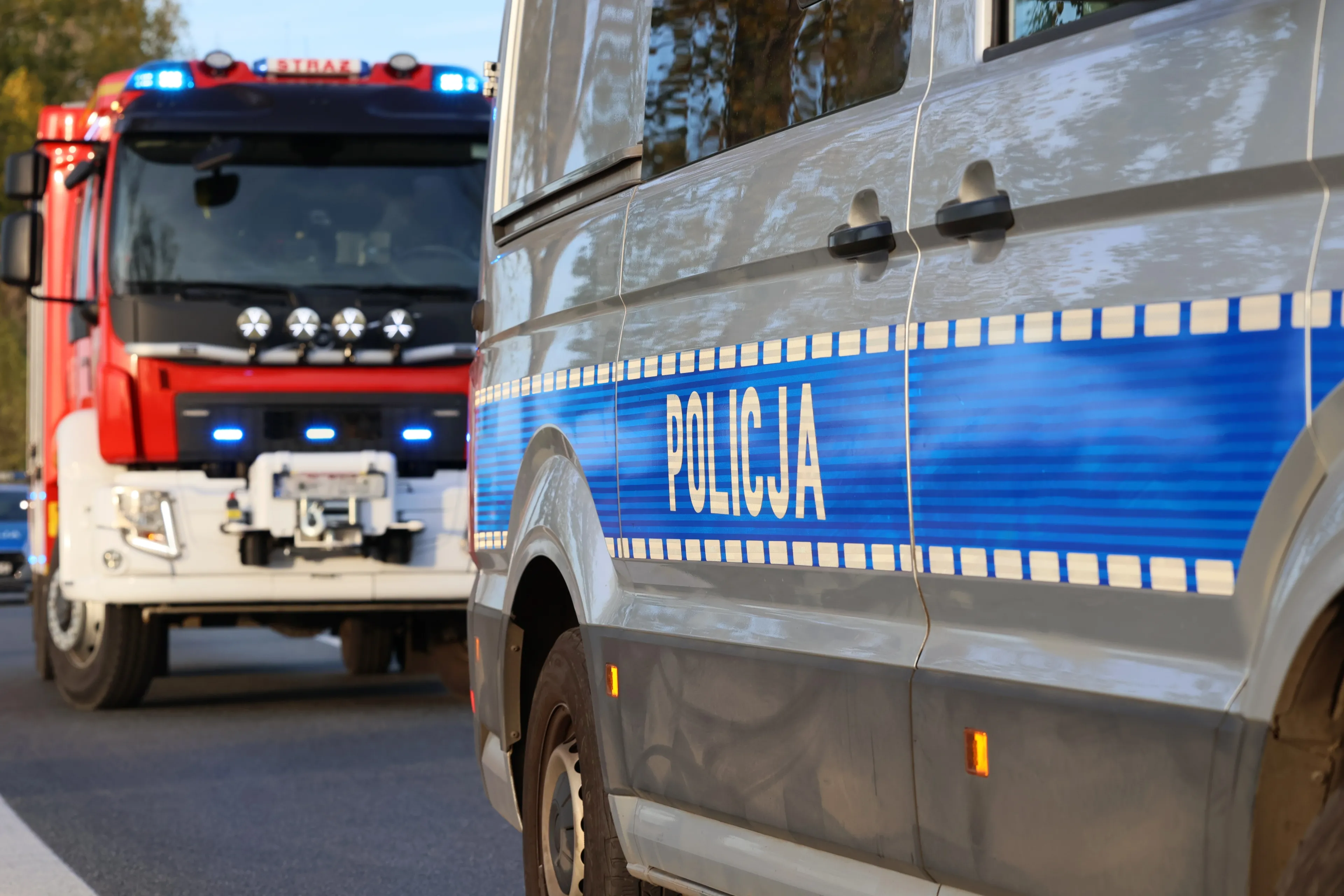 Tragiczny wypadek na DK 74. Nie żyje dwoje dzieci, sześć osób w szpitalu