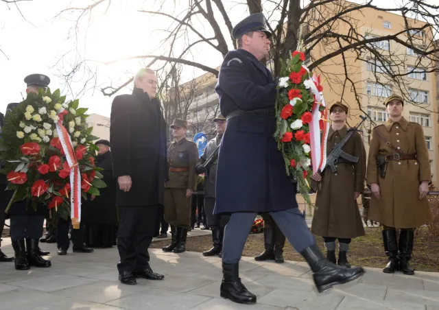 Gliński: Po latach systemowego kłamstwa Rzeczpospolita honoruje swoich synów