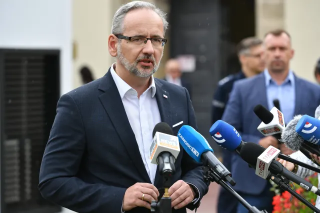 Obowiązkowe szczepienia nauczycieli? Niedzielski złożył deklarację