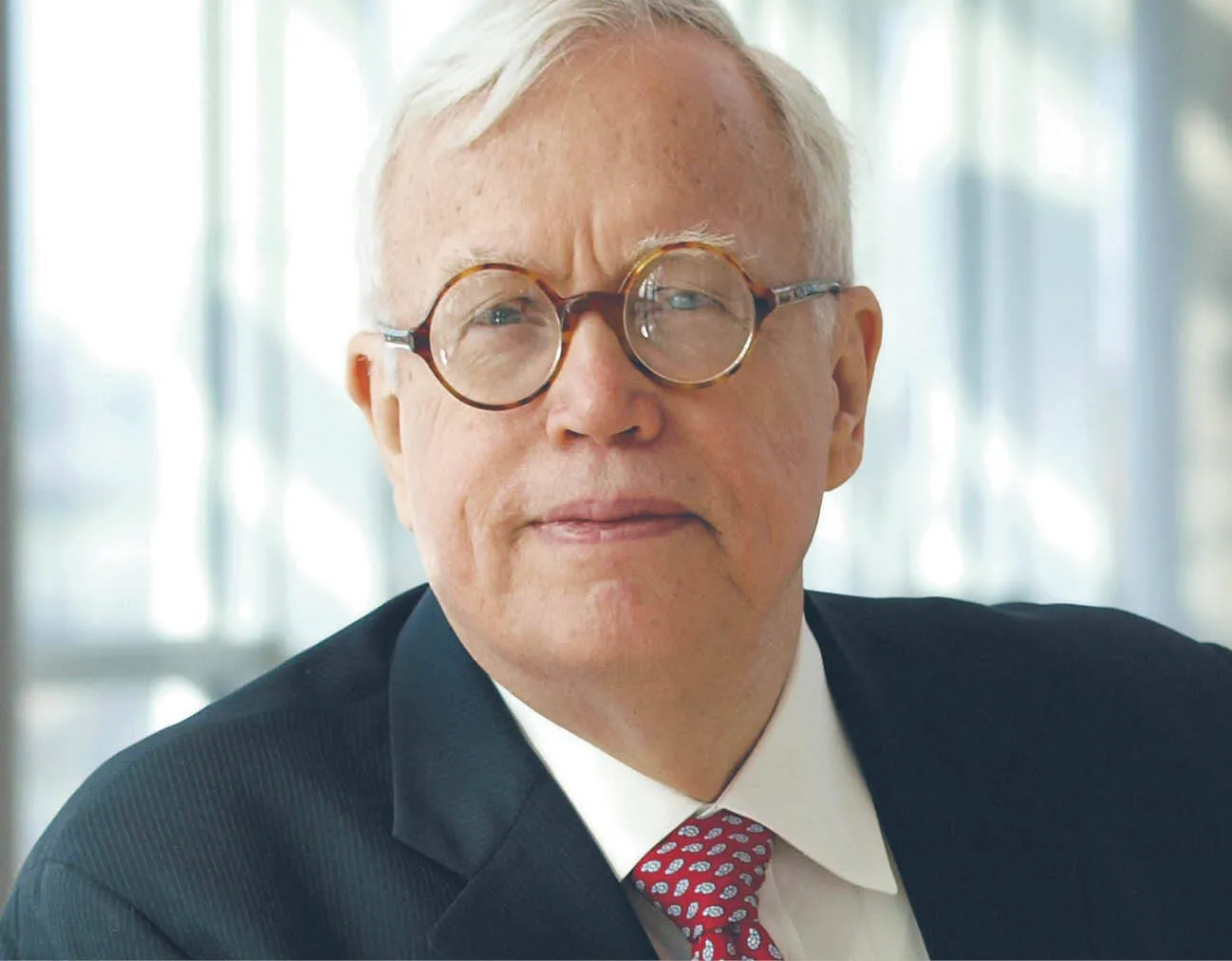Niszczący efekt działania socjalu. Noblista z ekonomii: Socjal obniża bodźce do działania, zamykając ludzi w pułapce [WYWIAD]