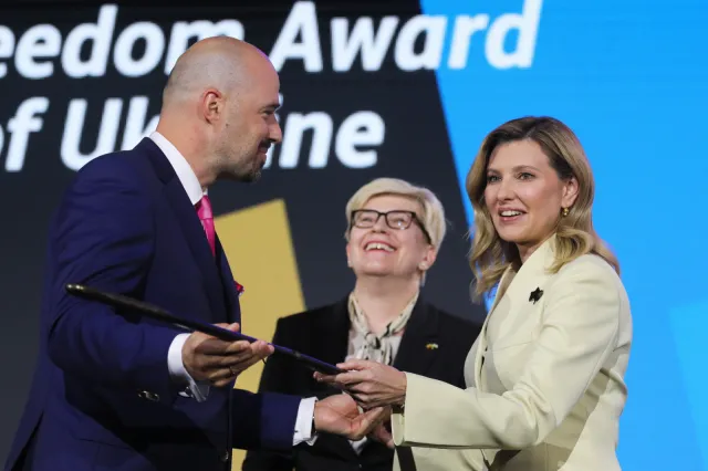 Naród ukraiński nagrodzony na Warsaw Security Forum. Wyróżnienie odebrała Ołena Zełenska