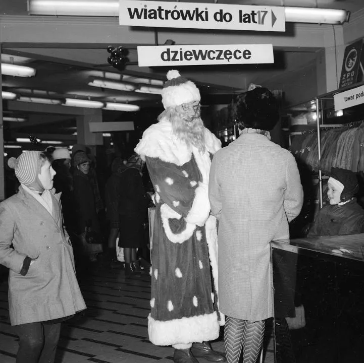 Mikolaj w Centralnym Domu Towarowym w Warszawie.
