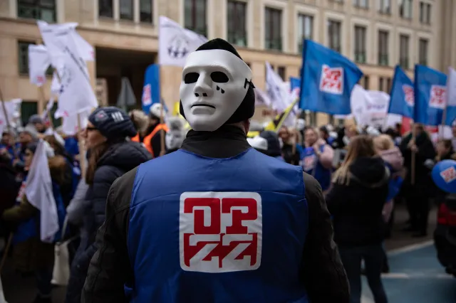 Rzutem na taśmę mieli odmienić los pracowników budżetówki. O ile wzrosną wynagrodzenia?