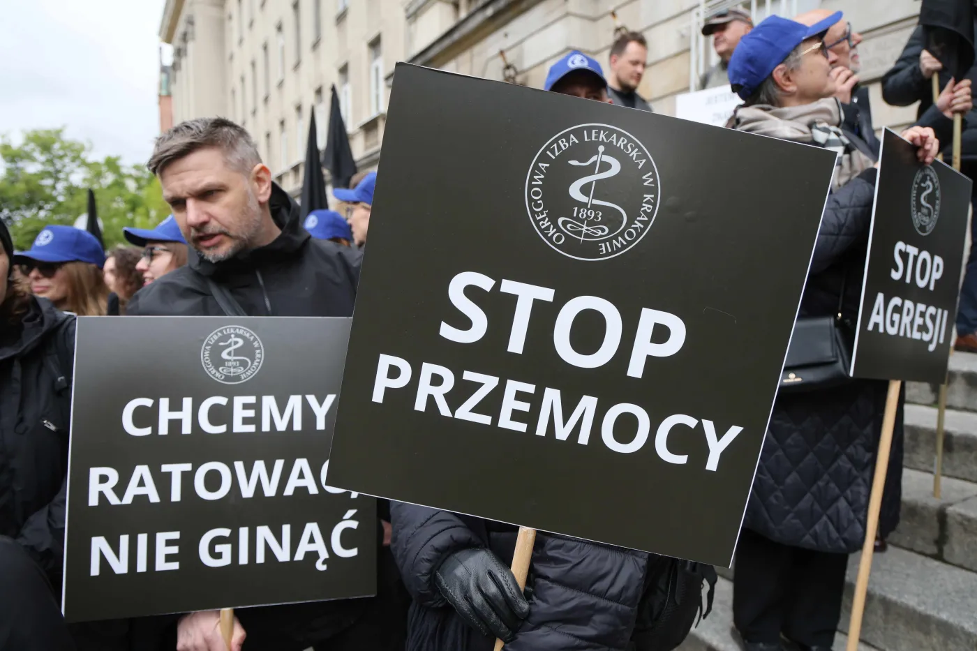 Warszawa, 10.05.2025. Marsz medyków przeciw przemocy