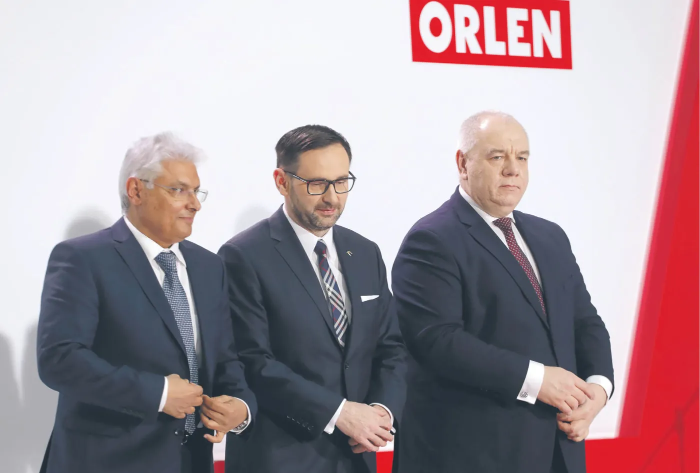 O porozumieniu Orlen–Aramco informowali: Mohammed Y. Al Qahtani, starszy wiceprezes ds. downstream koncernu Saudi Aramco, Daniel Obajtek, prezes Orlenu, i wicepremier Jacek Sasin, minister aktywów państwowych