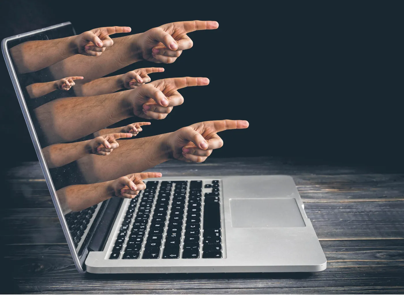 Jak firma ma walczyć z hejtem w internecie