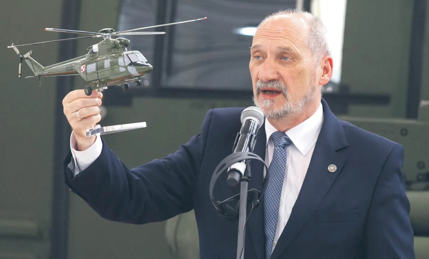 Śmigłowiec Macierewicza w chińskiej mgle