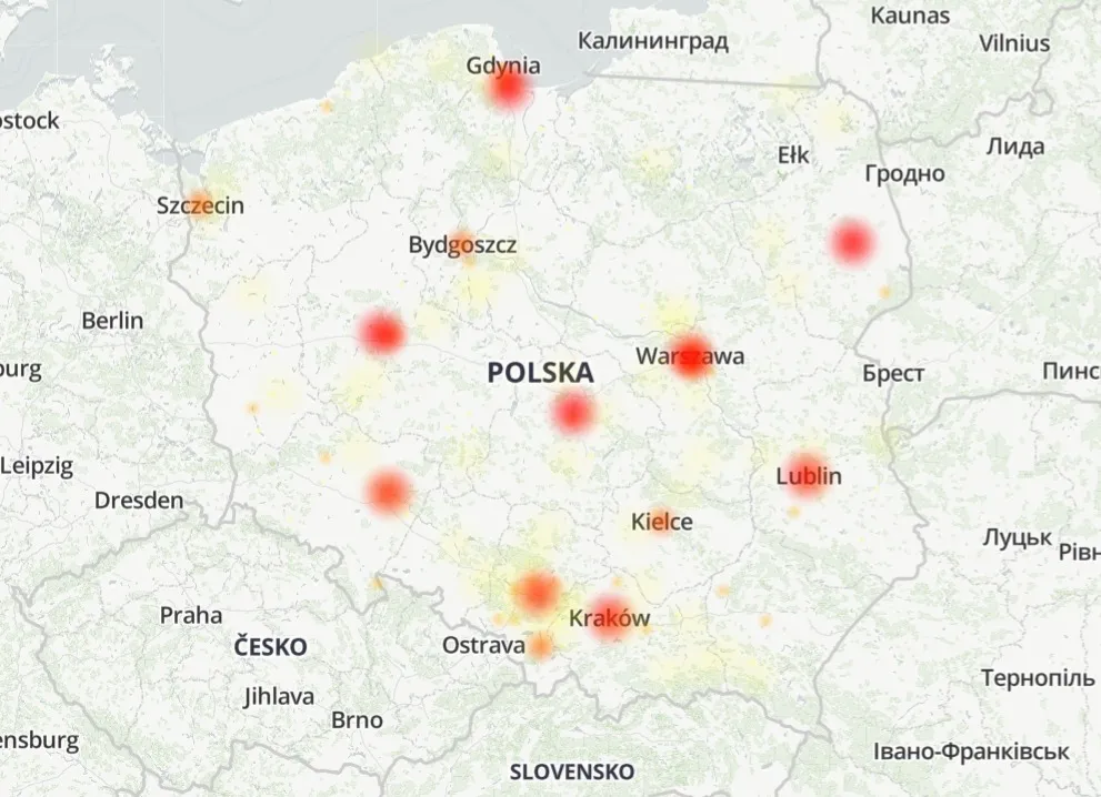 Mapa Polski z zaznaczonymi miejscami, w których zgłoszono awarię w serwisie Downdetector