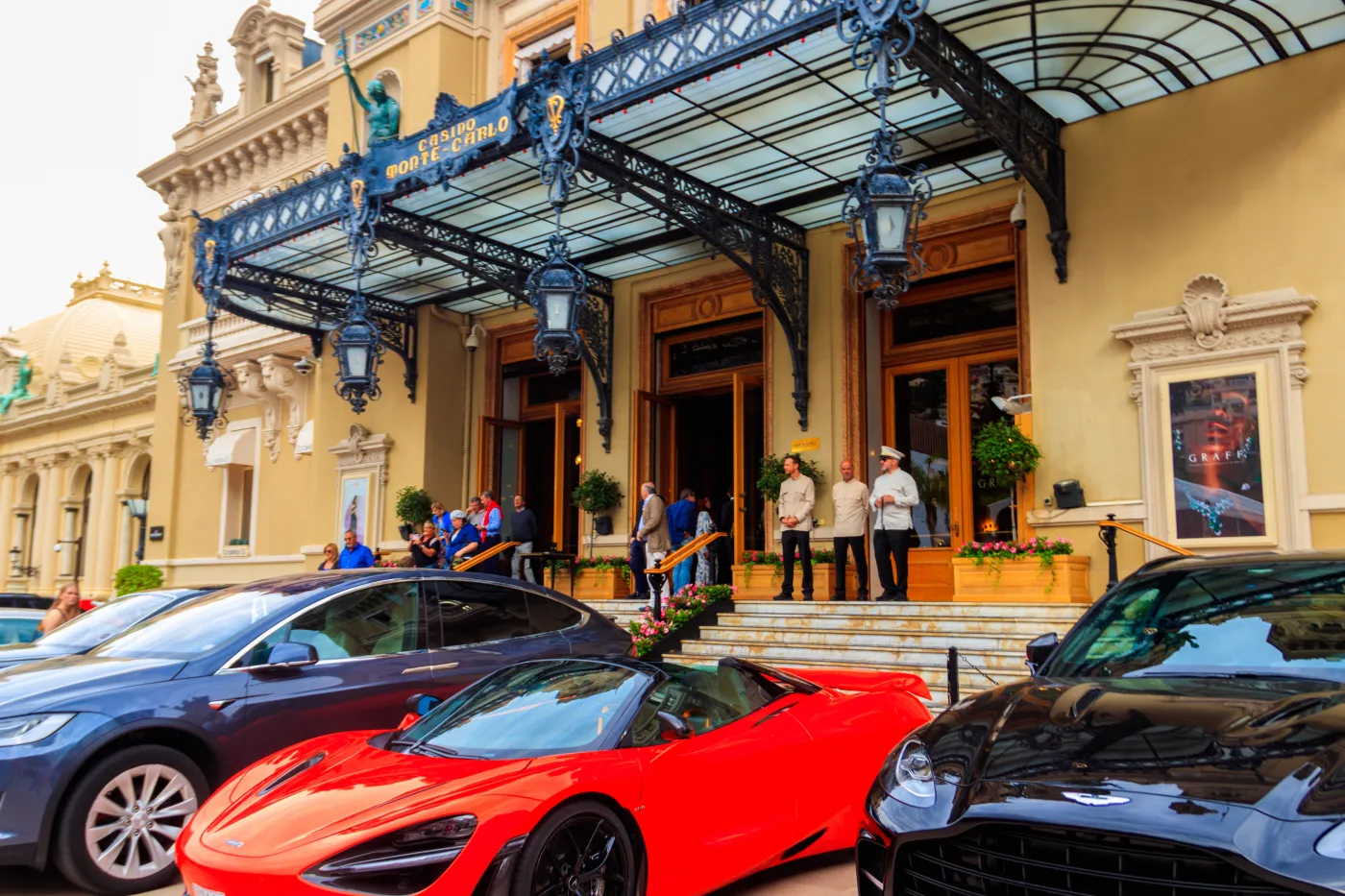 Ściągał ekskluzywne pojazdy dla Rosjan, mimo sankcji. Jest gigantyczna kara od KAS