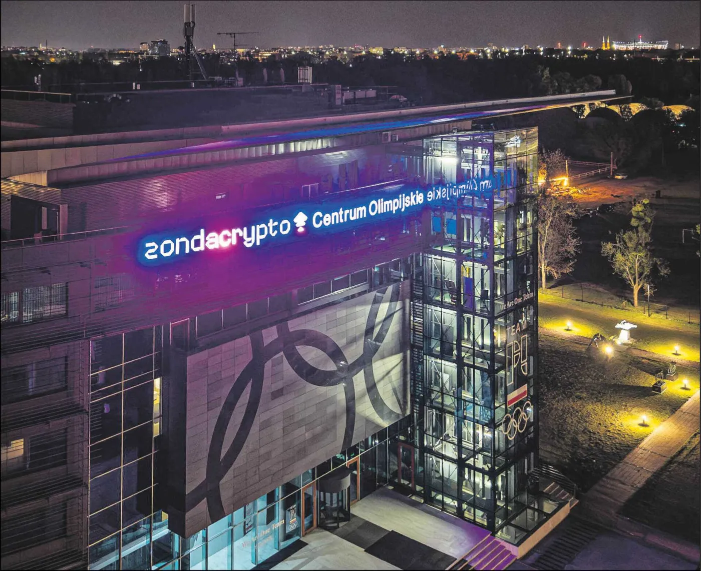 Reklama ZondaCrypto na Centrum Olimpijskim