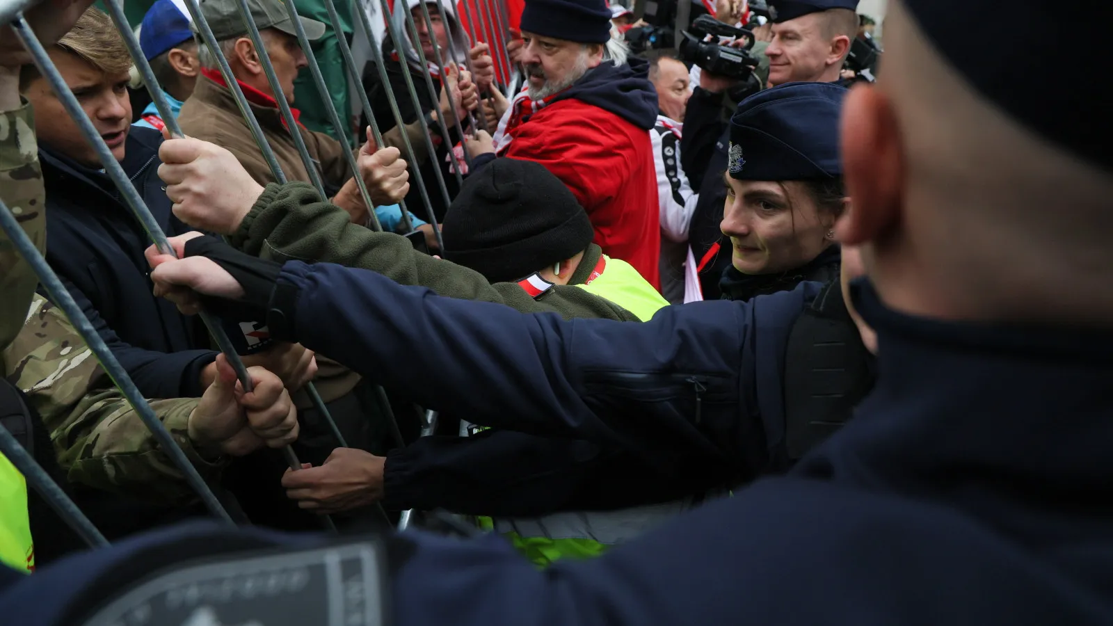 Zamieszanie przed Trybunałem Konstytucyjnym. Trzy osoby zatrzymane