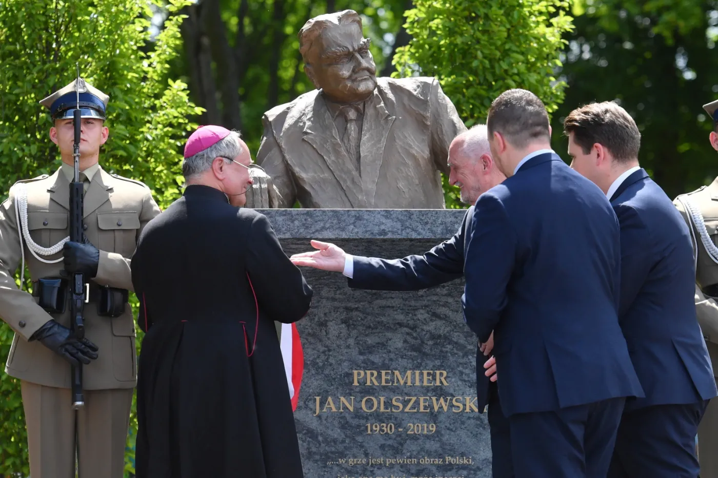 Odsłonięto pierwszy w Polsce pomnika Jana Olszewskiego