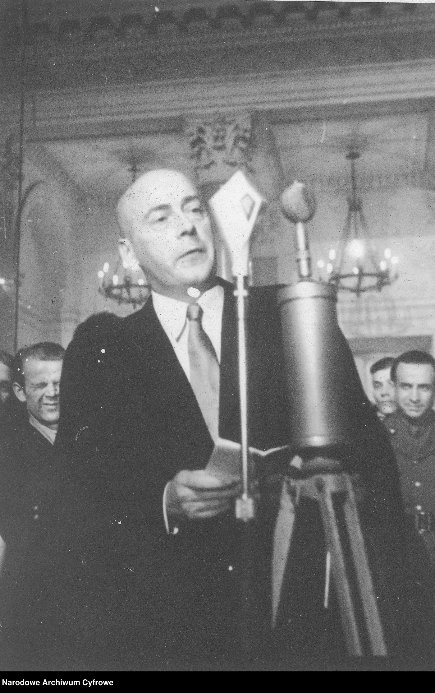 Bal sylwestrowy komunistycznego rządu w 1947 roku. Premier Cyrankiewicz.