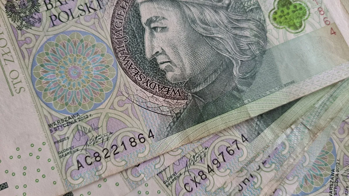 Wachlarz banknotów stuzłotowych