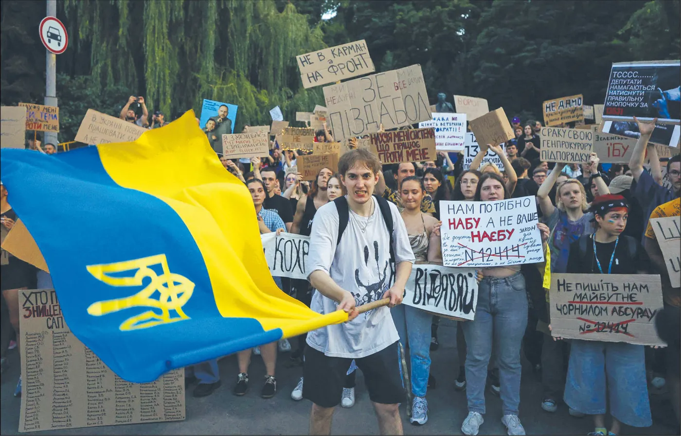 Zełenski cofnął się pod naporem społeczeństwa
