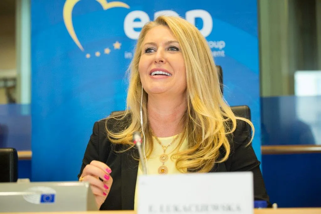 Odrzucenie dotychczasowego kompromisu   to efekt nacisków związków zawodowych