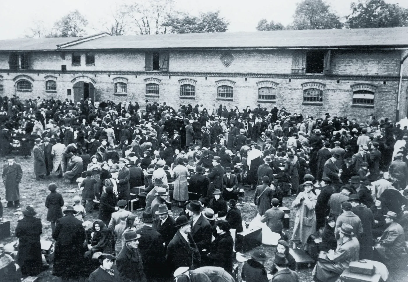 Żydzi, którzy zostali wyrzuceni z III Rzeszy do Polski w ramach Polenaktion. Zdjęcie z 1938 r.