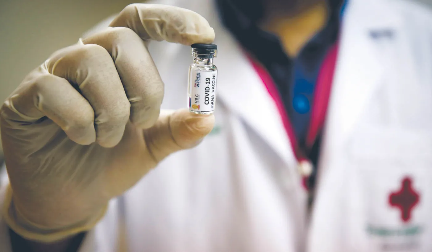 141 szczepionek i 223 leki. Żadna nie daje gwarancji zwycięstwa z COVID-19