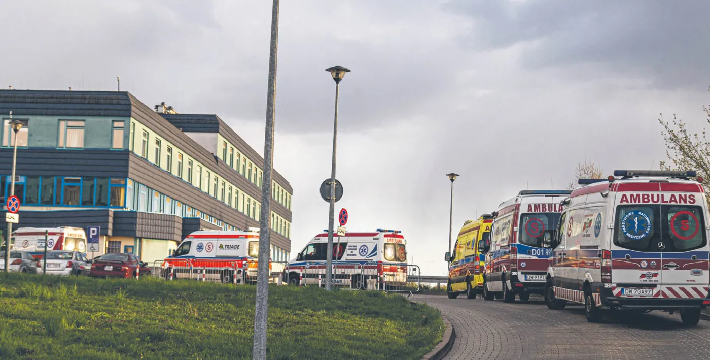 Akt oskarżenia wobec systemu i decydentów