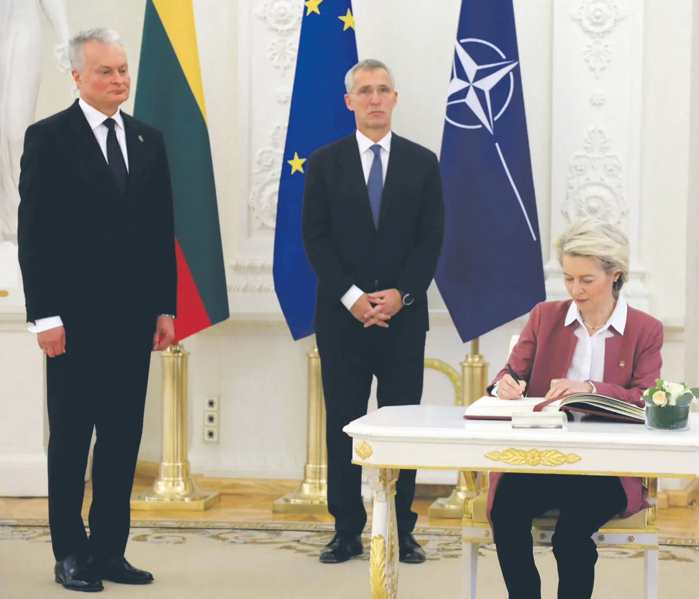 NATO i KE zwierają szyki w obliczu kryzysu