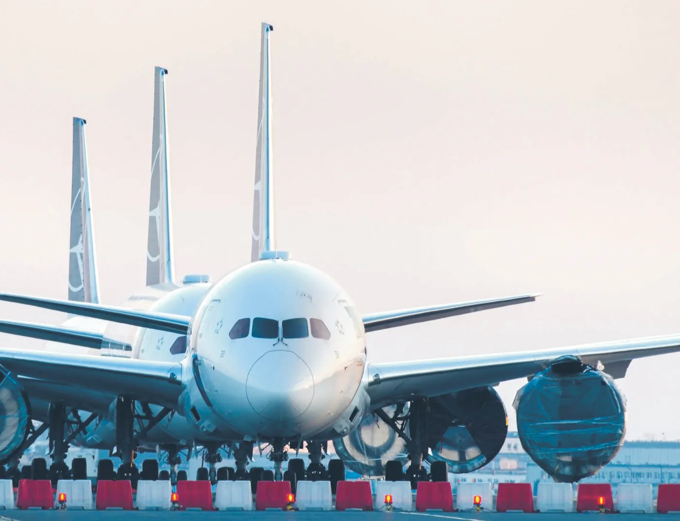 LOT szuka pomocyi czeka na pasażerów