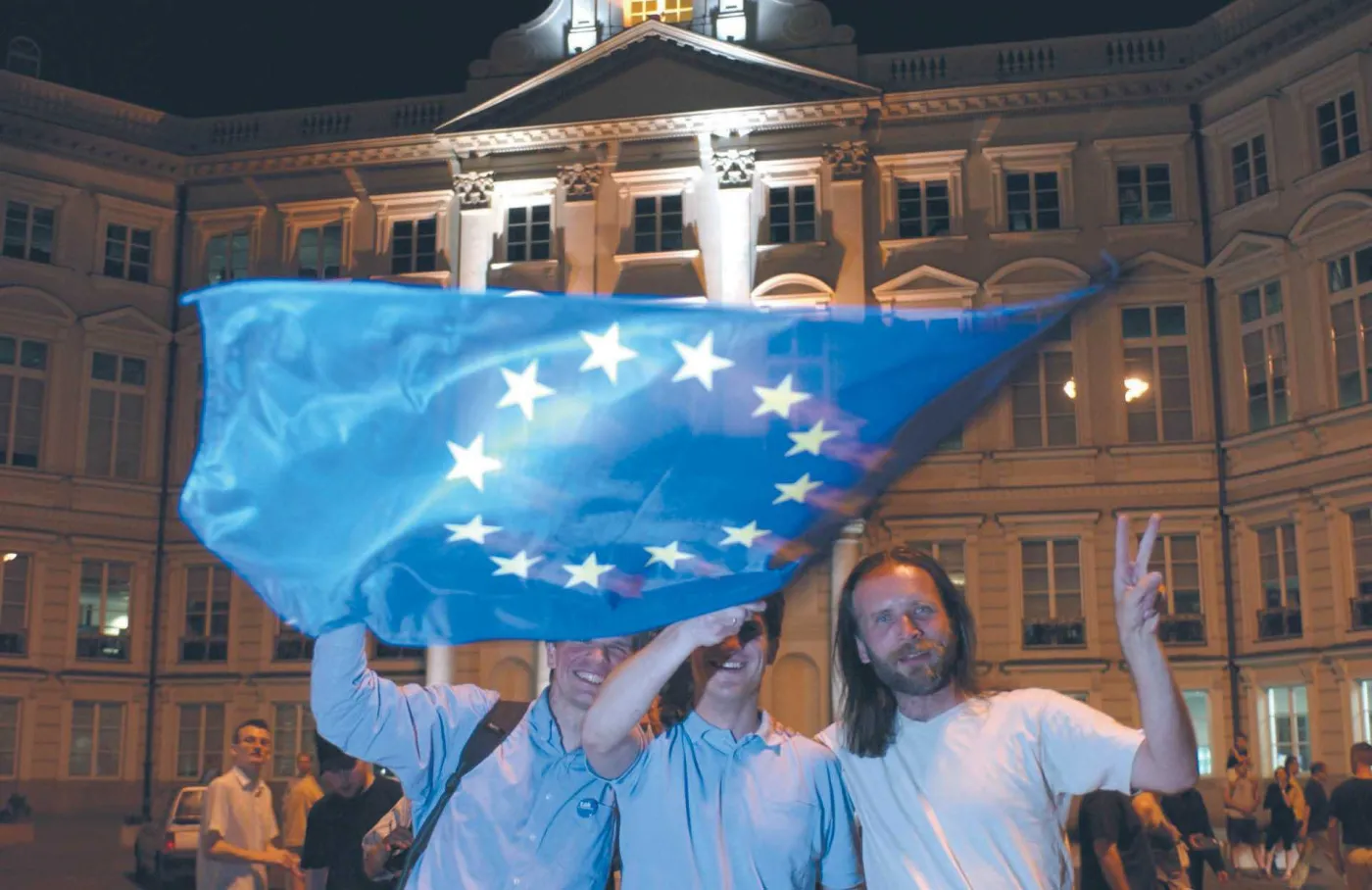 Koncert na pl. Teatralnym w Warszawie na zakończenie referendum akcesyjnego, 8 czerwca 2003 r.