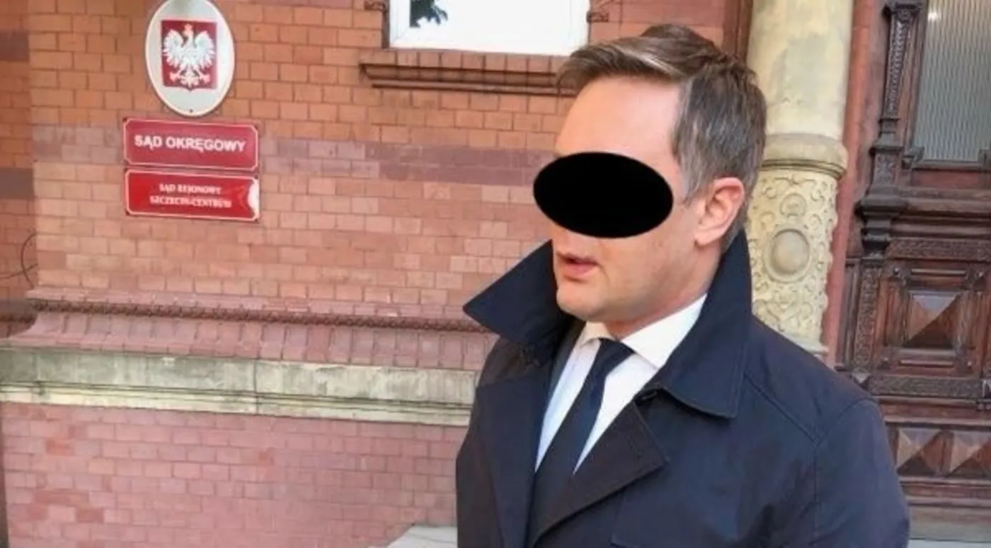 Szymon L., szczeciński adwokat, na tle Sądu Okręgowego