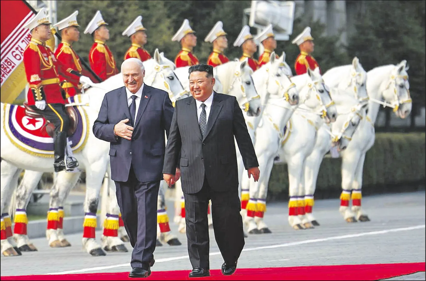 Kim Dzong-un wita Alaksandra Łukaszenkę w Pjongjangu