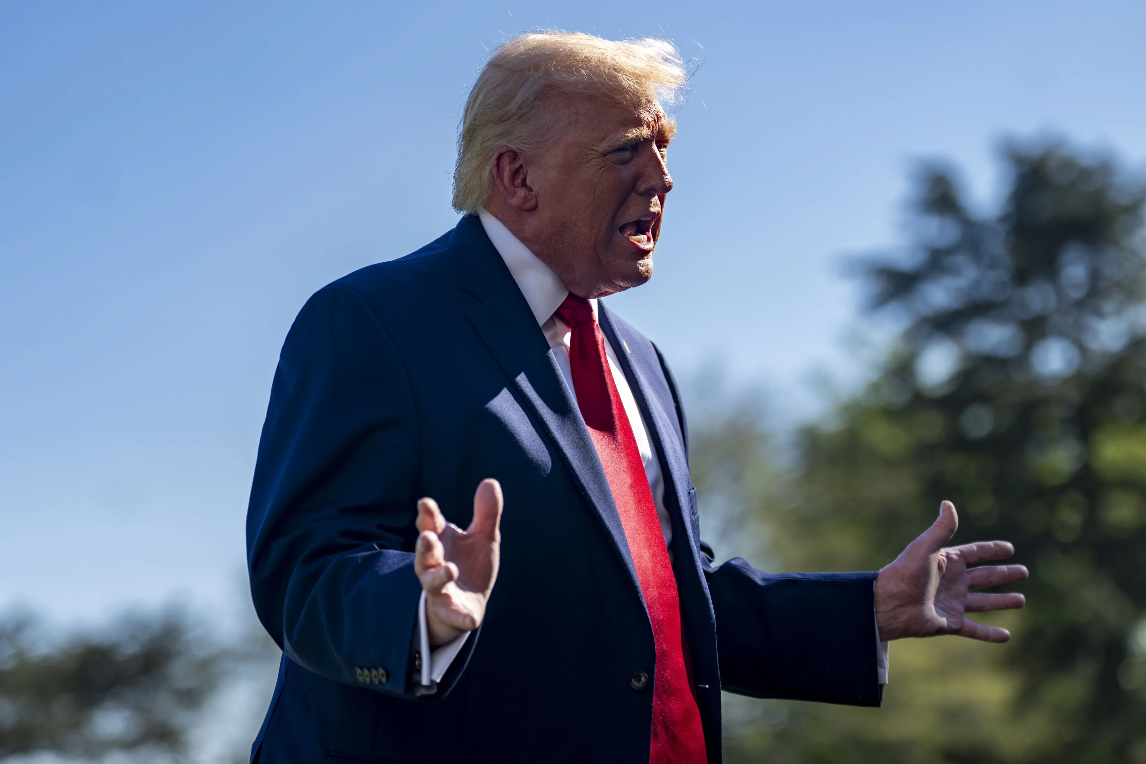 Iran miał zadzwonić do USA. Trump: chcą się dogadać