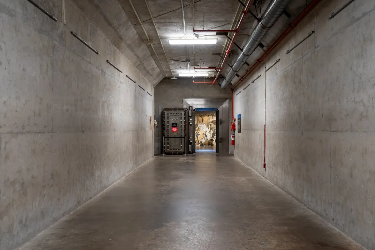 Schrony w urzędach i szkołach na wypadek wojny. MSWiA pokazało nowe wytyczne