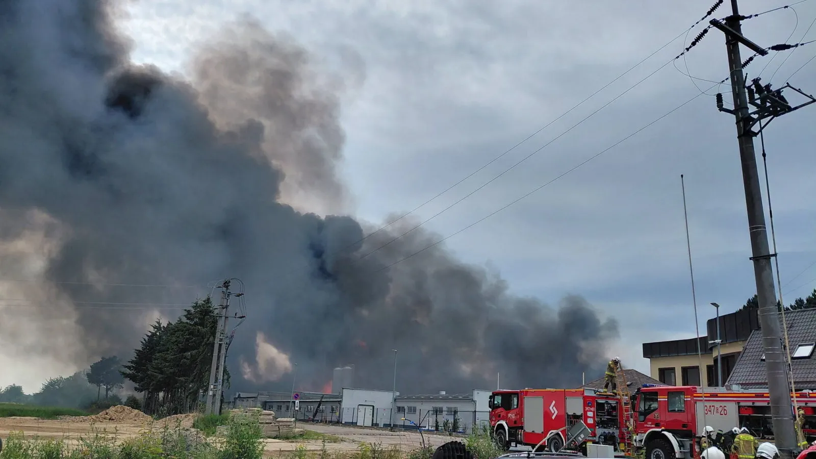 Pożar chemikaliów we Włocławku. Trwa ewakuacja szpitala, nad miastem unoszą się kłęby dymu