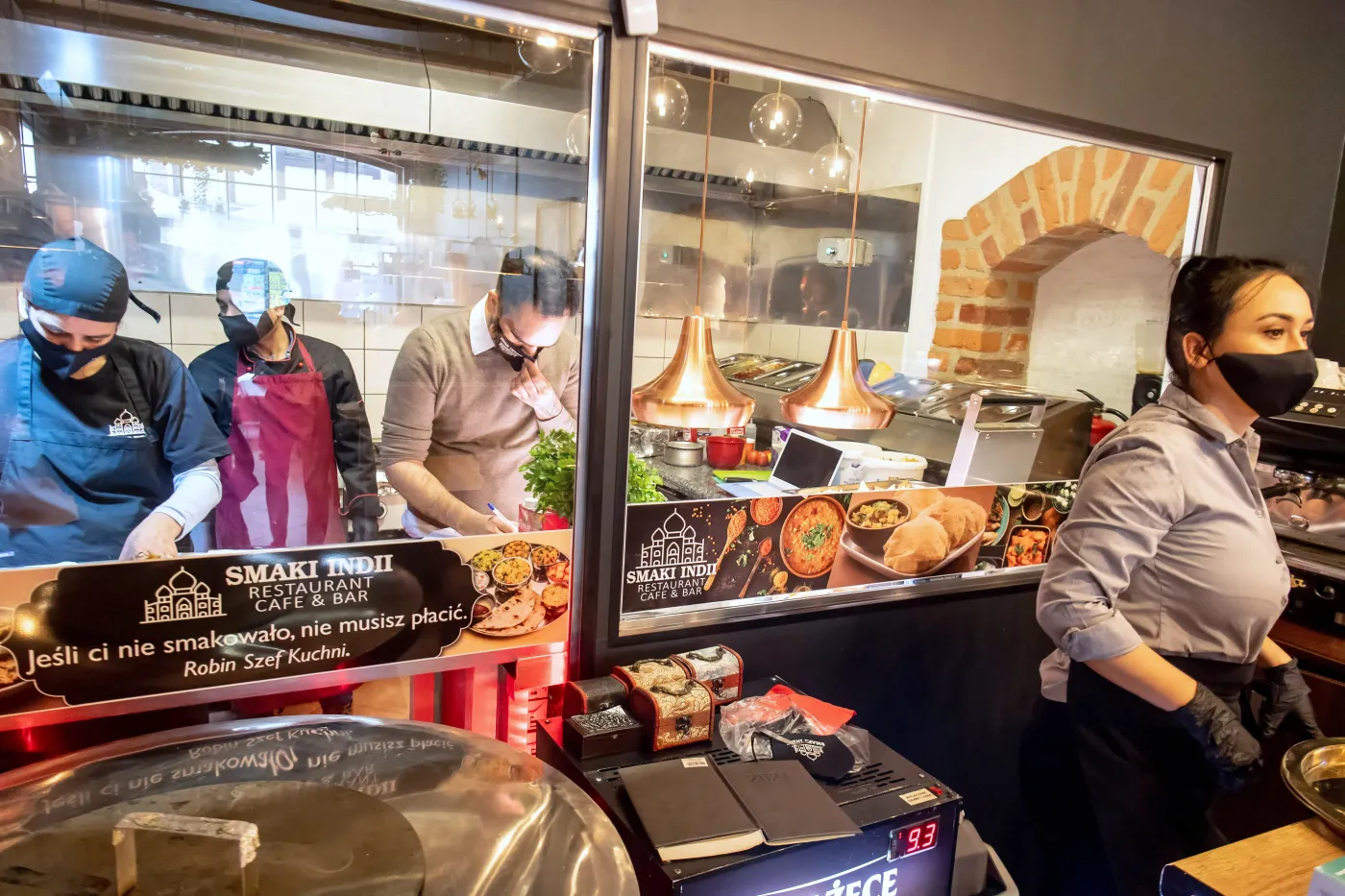 Karbowski: Przed otwarciem restauracji mimo zakazu konieczny bilans zysków i strat [WYWIAD]
