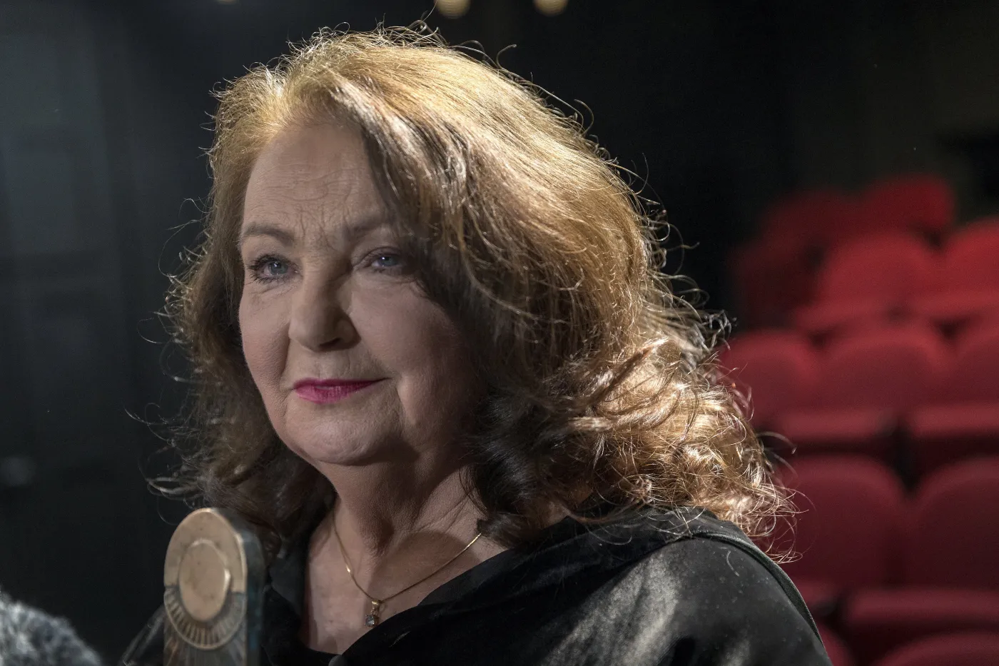 "Najszczęśliwsza jestem dlatego, że jestem kobietą. Baby są silne, sprytne i mądre". Wystawa "Dymna / 336 kobiet" w Starym Teatrze