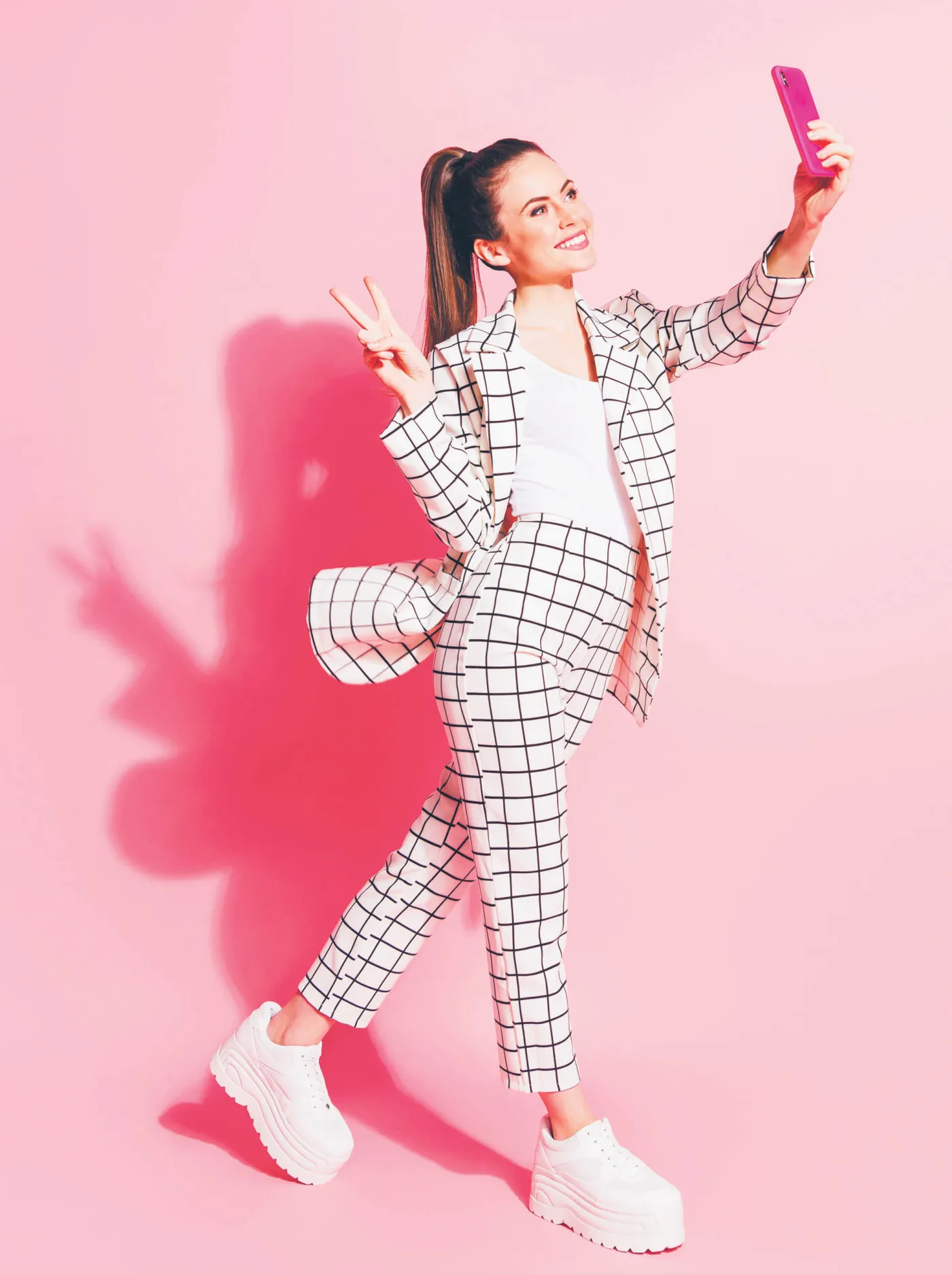Influencer w aureoli. Dlaczego reklamy są jeszcze legalne?