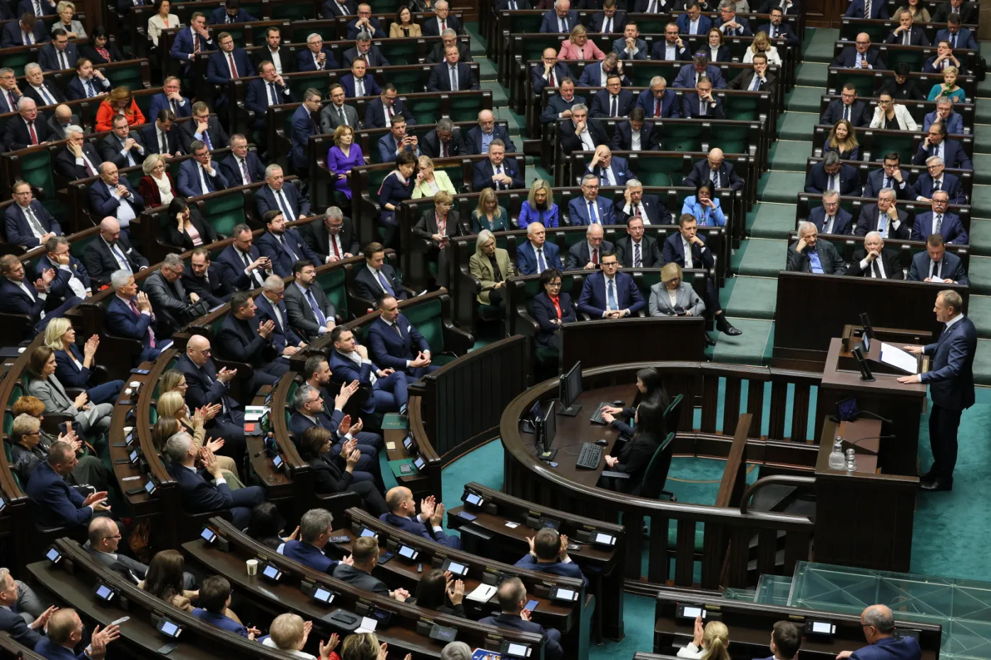 "Babciowe" i podwyżki dla nauczycieli. To obiecał dzisiaj Tusk