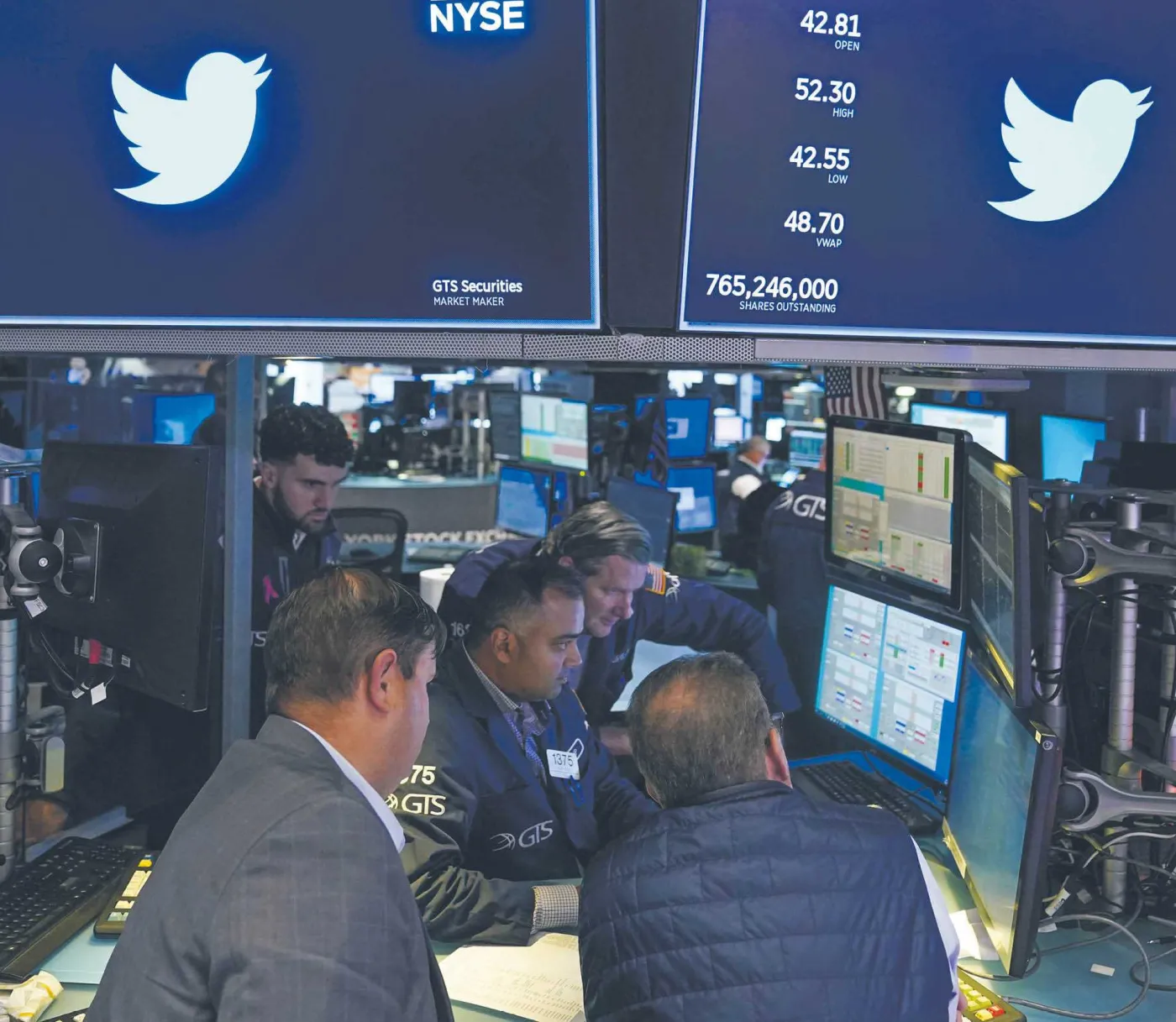 Elon Musk finalizuje odkupienie akcji Twittera