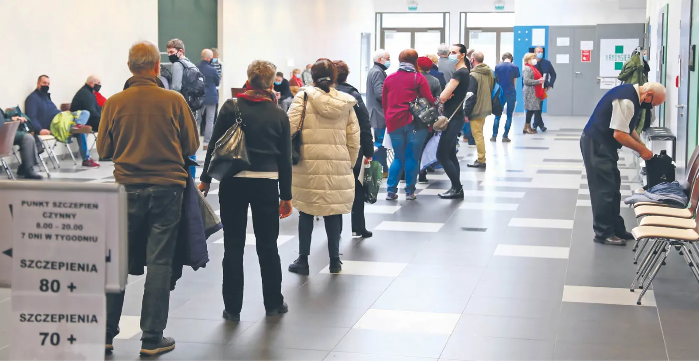 Rząd liczy, że zmiana systemu szczepień znacząco przyspieszy proces uodparniania społeczeństwa