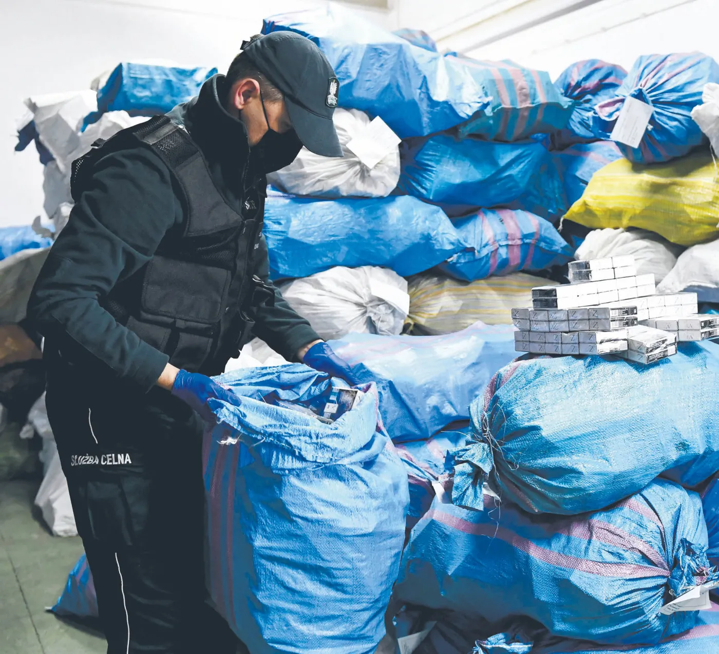 Topnieje papierosowa szara strefa. Dzięki pandemii