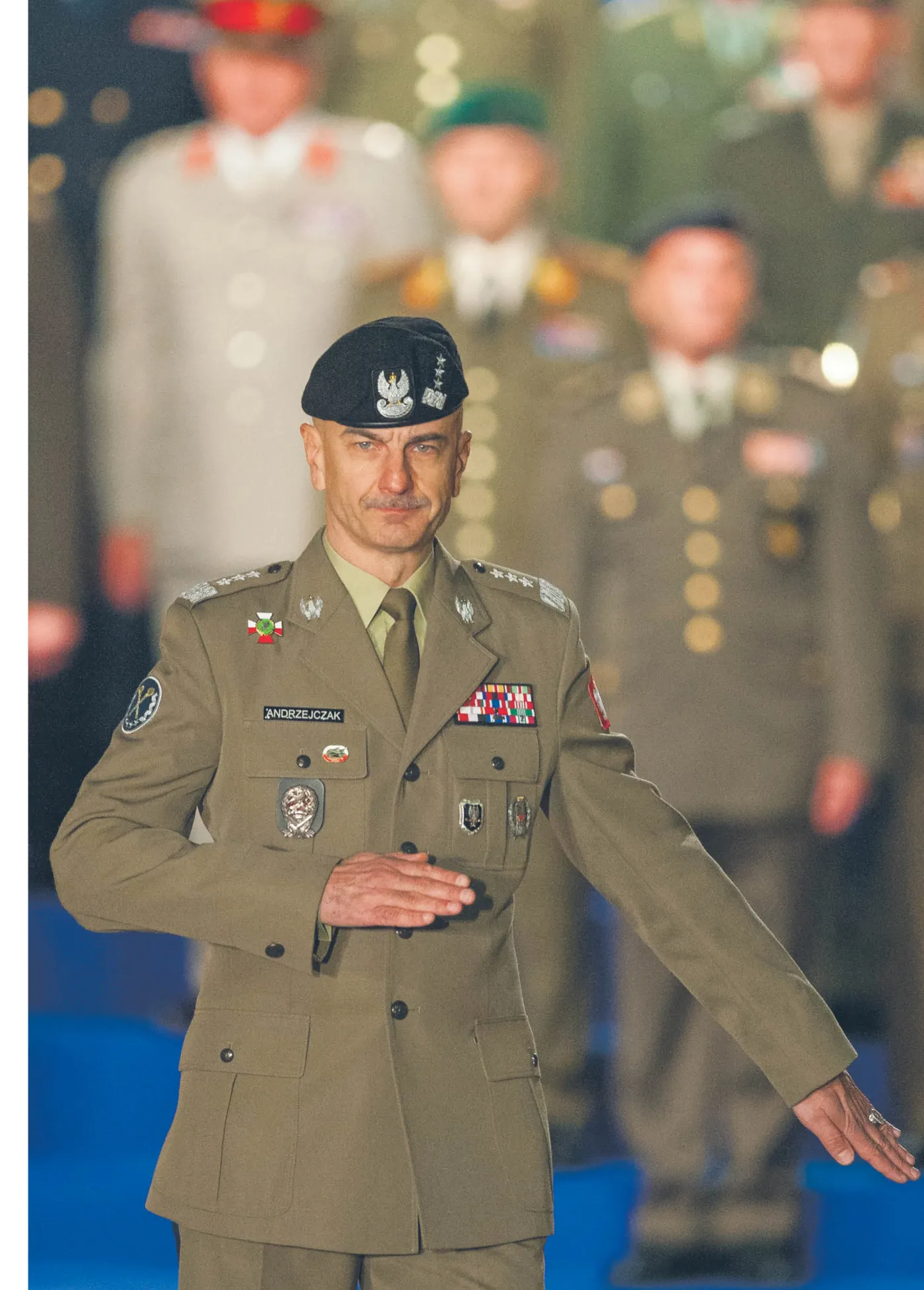 Generał bez brzucha walczy o wpływ na NATO