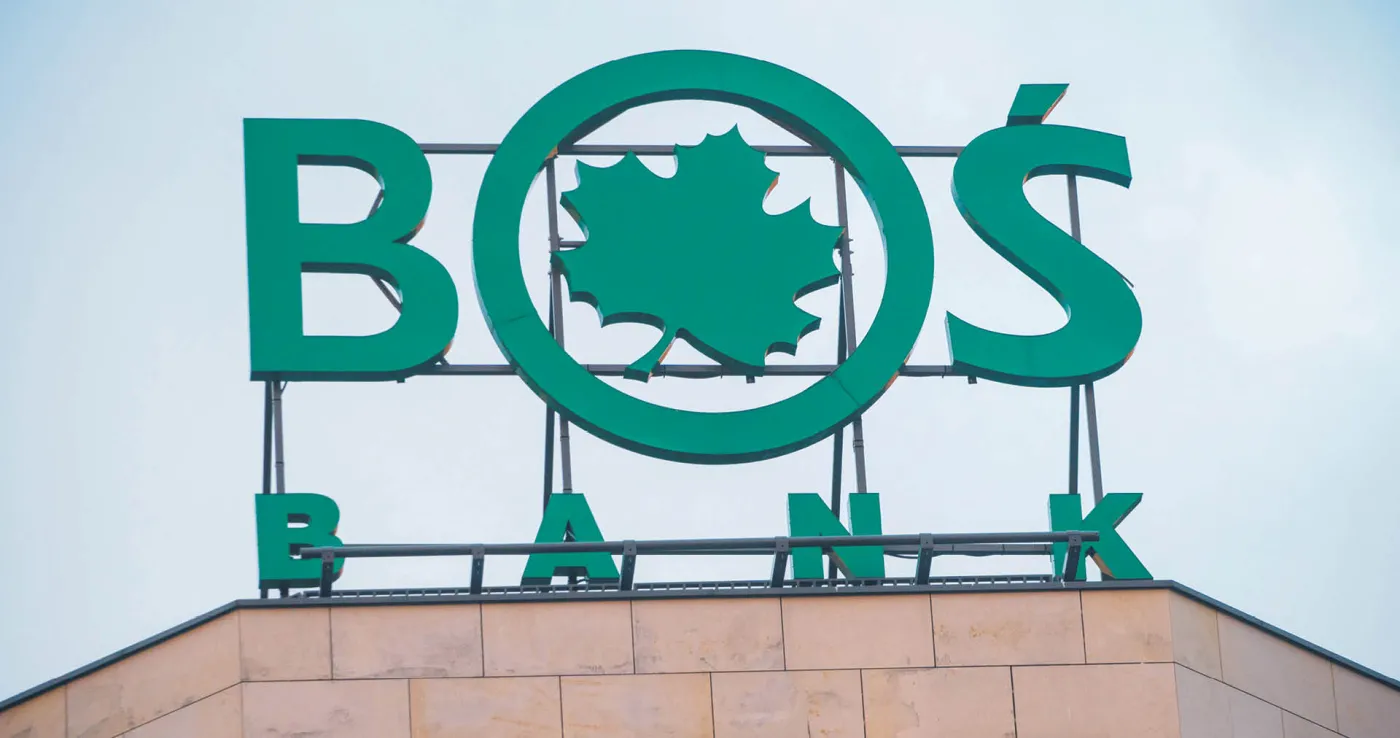 Państwowy bank i piramida